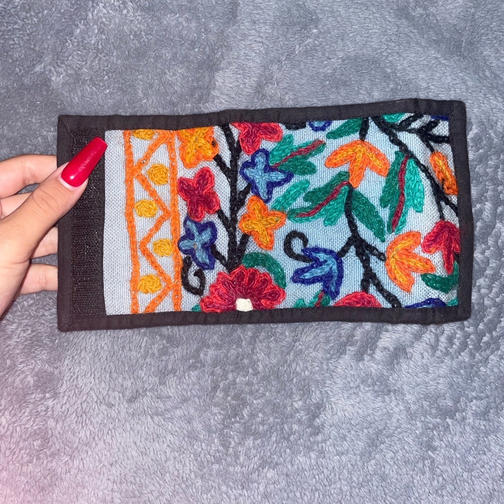 CUTE EMBROIDERED WALLET
